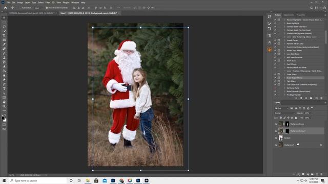 Adding grass to cover feet on a Santa Overlay in Photoshop CC, quick select, refine edge, hair brus смотреть онлайн
