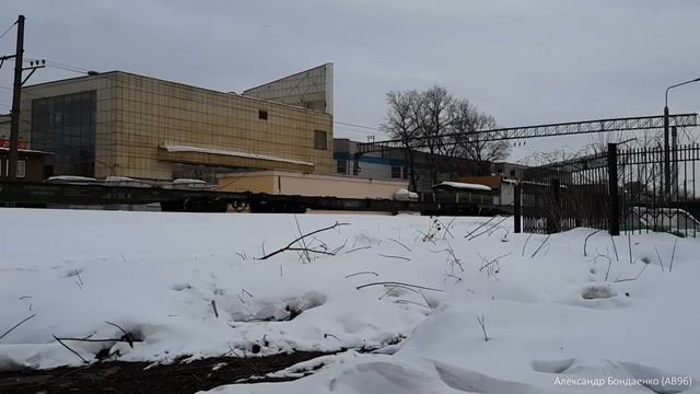 Тепловоз 2М62У с грузовым составом смотреть онлайн