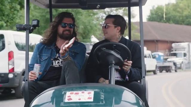 Adam Lazzara & Frank Iero | Artists in Golf Carts Getting Catering смотреть онлайн