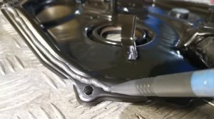 Наносим герметик на сопрягающиеся поверхности правильно