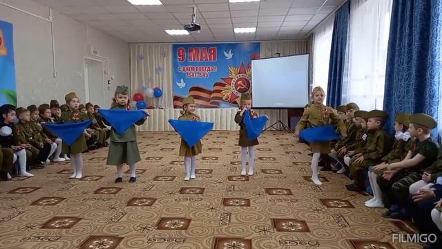 Танец "Синий платочек" Старшая группа смотреть онлайн