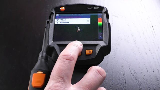 Режим отображения поверхностной влажности с тепловизором Testo 872 и смарт-зондом Testo 605i