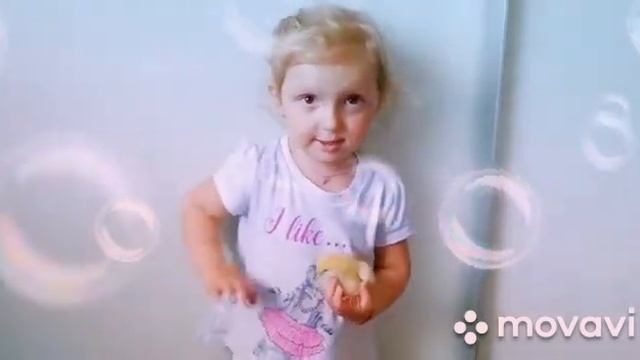 Дочке три года, рассказывает стихотворение. смотреть онлайн