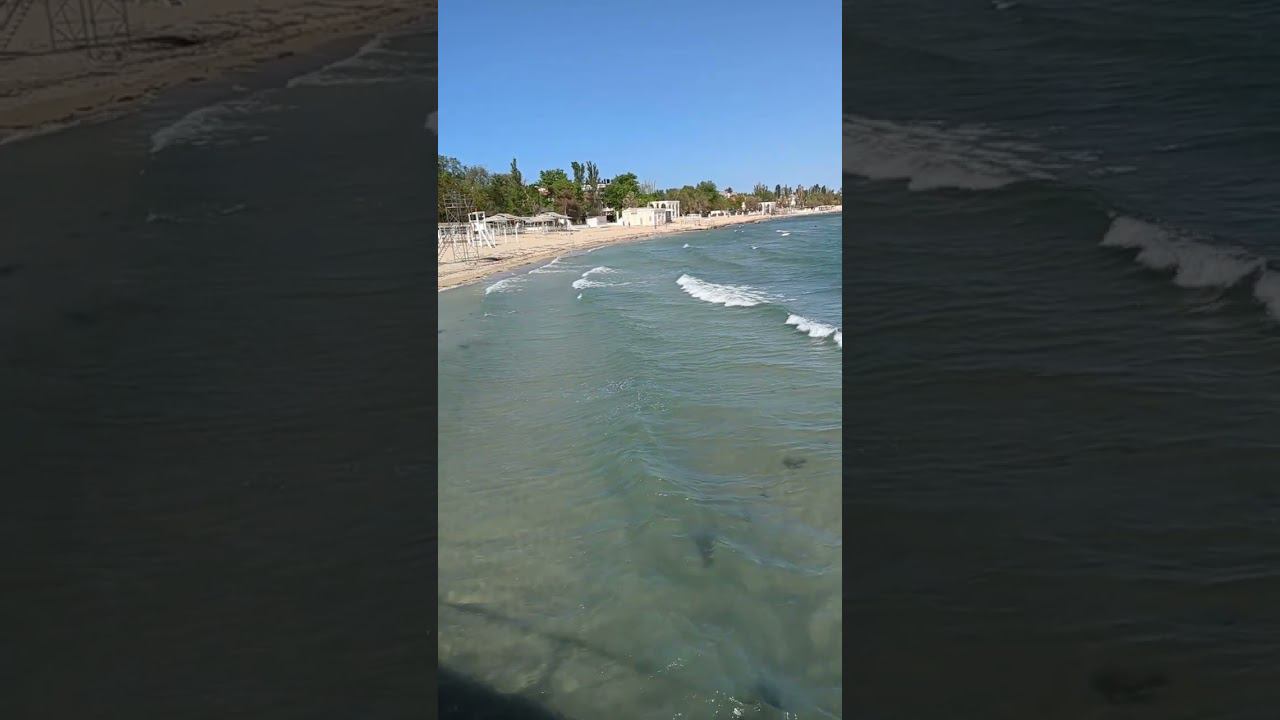 Накат волны на набережной Горького. Вид с пирса. #shotrs #крым2024 #евпатория #море смотреть онлайн