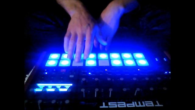 Demo Tempest: 32 Analog Sounds on the tempest смотреть онлайн
