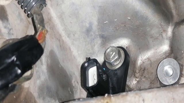 COMO CAMBIAR EL SENSOR DE CIGUEÑAL DE NISSAN TIIDA EL WATCHAZO смотреть онлайн