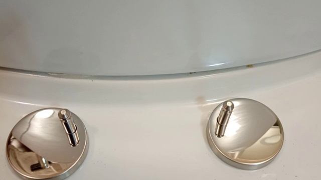 замена крышки унитаза смотреть онлайн