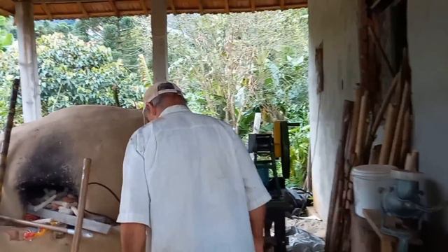 Seu Miguel acorda cedo e faz caldo de cana смотреть онлайн