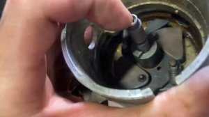 Убираем люфт оси трамблера змз 402 подручными средствами