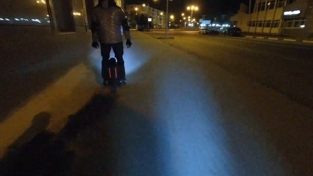 Продолжение ночной поездки по Клину на двух Inmotion V12 HS. Действующие лица те же - Александр и я смотреть онлайн
