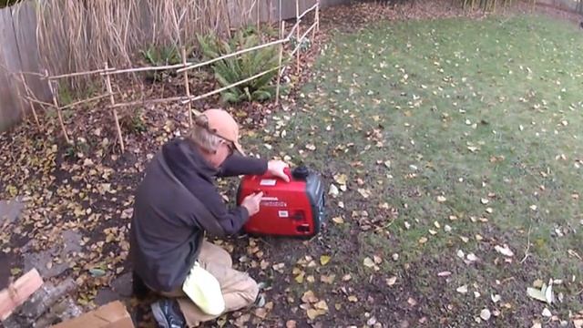 Starting New Honda EU2000i Inverter Generator смотреть онлайн