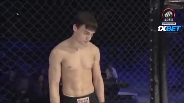 Гастарбайтер из Таджикистана хотел устроиться в ММА, но не прошёл собеседование ... смотреть онлайн