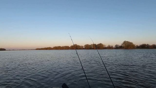 Бешеный клев воблы. Рыбалка в Астрахани. Река Кигач. Апрель 2018 г. смотреть онлайн