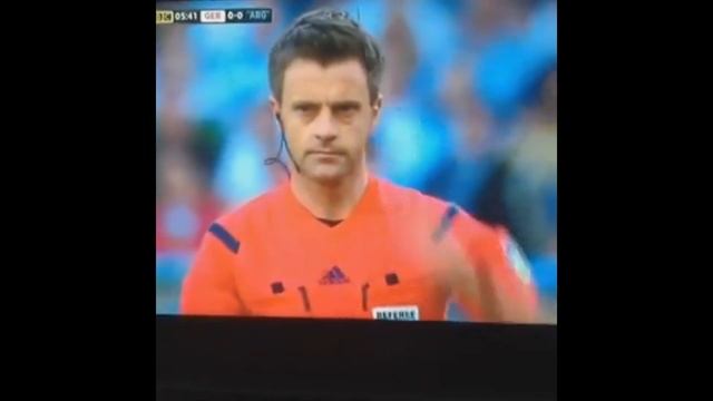 Ref sees himself on the big screen. Germany - Argentina 2014 WORLD CUP FINAL смотреть онлайн