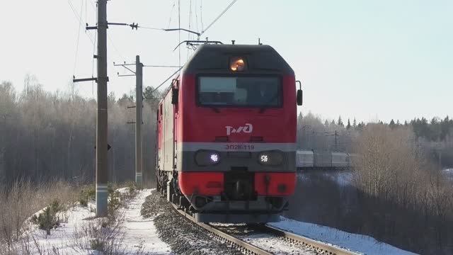 ЭП2К-119 с почтово-багажным поездом Москва – Владивосток следует через о.п. Гусевка смотреть онлайн