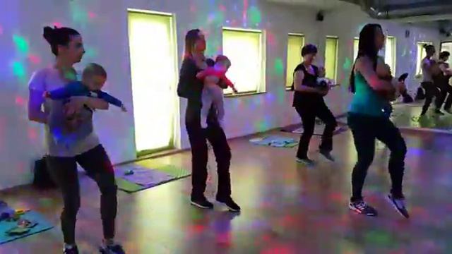 Mama i beba Bachata fitness with Blanka, CasaBlanka klub Karlovac смотреть онлайн