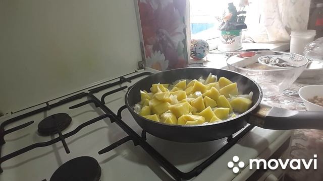 Картошка жаренная по-деревенски. смотреть онлайн