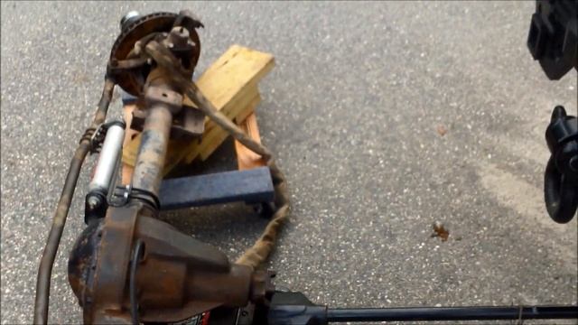 Installing a Rebuilt Dana 60 Straight Axle | 1996 Ford F-250 смотреть онлайн
