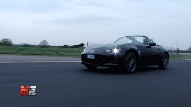 NEW ALFA ROMEO 4C SPIDER VS MAZDA MX5 2016 - FIRST TEST ON TRACK ONLY CRAZY SOUND смотреть онлайн