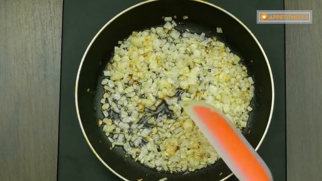 Рецепт живет в нашей семье не одно поколение. Все в восторге от этих мясных пирожков! | Appetitno.T смотреть онлайн