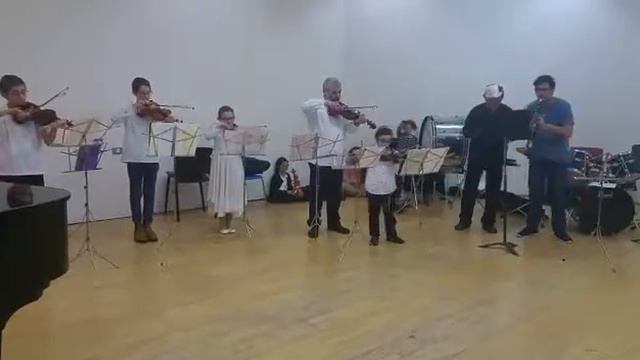 После самогипноза и двух уроков игры на скрипке смотреть онлайн