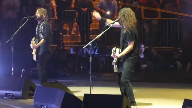 "Everlong & Dave Runs With His Daughter Onstage" Foo Fighters@New York 7/17/18 смотреть онлайн