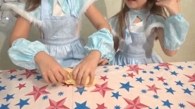 СНЕГУРОЧКИ ГОТОВЯТ ВОЛШЕБНОЕ ПЕЧЕНЬЕ! смотреть онлайн