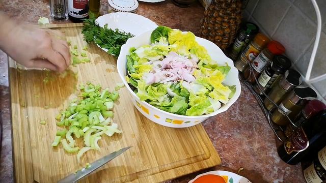 Салат Красная фасоль Тунец ! Ну очень вкусно ! 5 мин смотреть онлайн