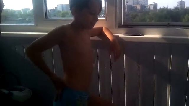 Орем с балкона ??? смотреть онлайн