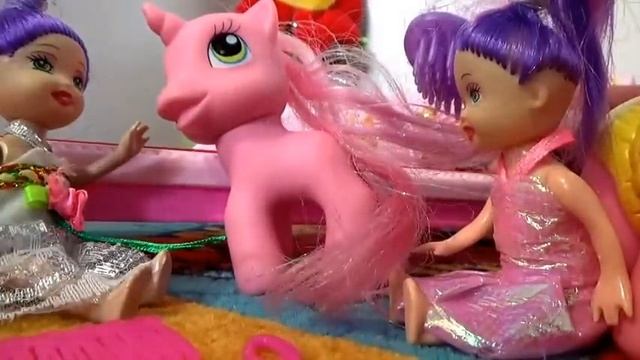 Мультик про кукол. К Кате пришли гости. Видео для девочек. Даринелка ТВ/cartoons about dolls смотреть онлайн