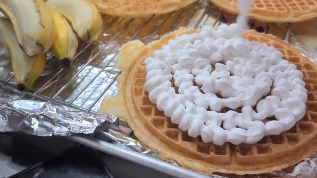 A Popular Korean Waffle With Whipped Cream (Nutella, Banana) - Korean Street Food
