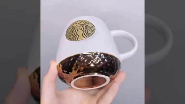 белая кружка Старбакс смотреть онлайн