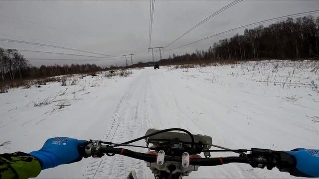 На эндуро мотоциклах зимой без шипов смотреть онлайн