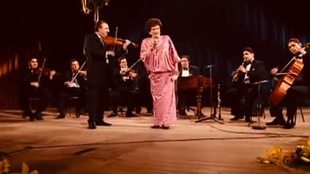 Kovács Appolónia-Egy kicsi ház van a domb tetején:Ifj.Sánta Ferenc zenekara смотреть онлайн
