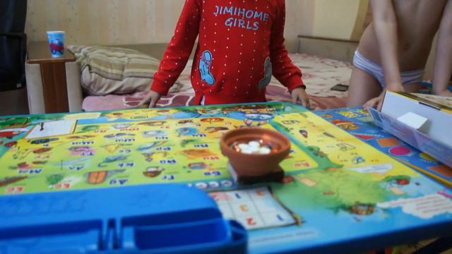 Лера и Настя делают слаймы, пепельных змей и смотрят извержение вулкана смотреть онлайн