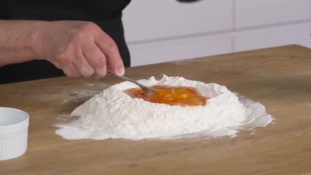 $265 vs $18 Spaghetti & Meatballs: Pro Chef & Home Cook Swap Ingredients | Epicurious смотреть онлайн