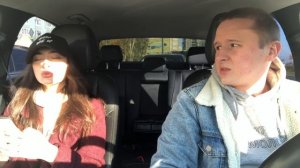 Девушка пёрнула в машине при парне