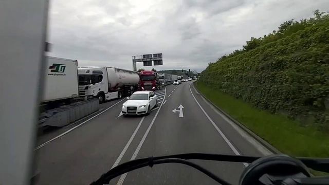 "Культура вождения "(Дальнобойщик Виталик умеет писать всего три слова: пустой, груженый и Виталик. смотреть онлайн