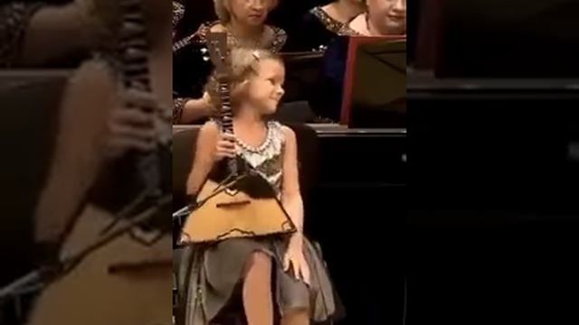 Виртуозная игра на балалайке. смотреть онлайн