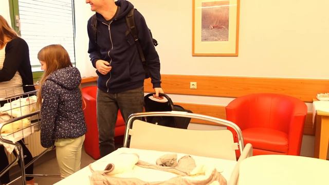 Die ersten 24 Stunden mit Baby - Neugeborenes zuhause смотреть онлайн