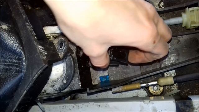 Не переключаются передачи? Порвался трос КПП? Замена троса КПП кулисы Opel Astra G Vektra B смотреть онлайн