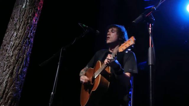 Laura Jane Grace - Two Coffins смотреть онлайн