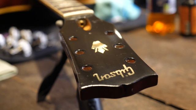 Cleaning a 1977 Gibson ES-335 TD | Guitars In The Attic смотреть онлайн