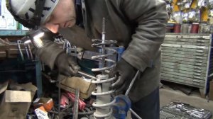 Toyota Spacio замена задних пружин на усиленные.