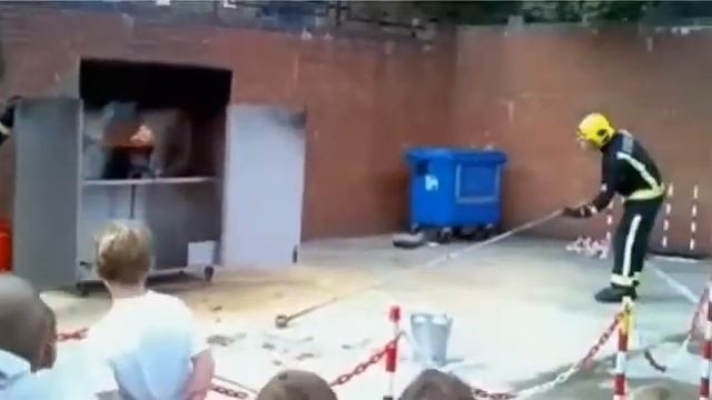 Что будет если тушить масло водой ? смотреть онлайн