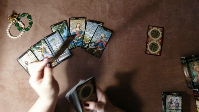 ТЯНЕТ ЛИ ЕГО КО МНЕ? ЕГО ЧУВСТВА? ЕГО МЫСЛИ? Гадание на картах ТАРО онлайн. смотреть онлайн