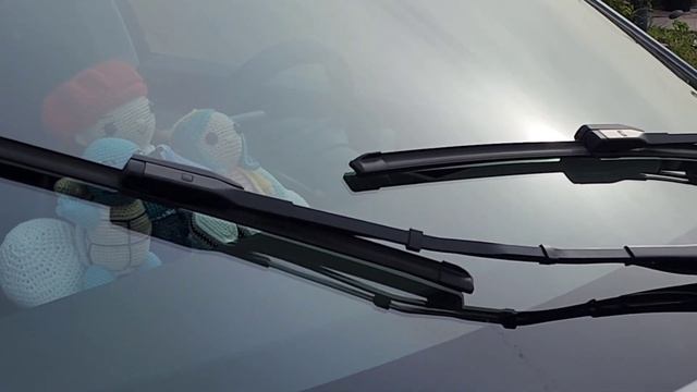 How to Replace the Windshield Wiper Blades Wipers on A 2022 Tesla Model Y (Very Easy!) Maintenence смотреть онлайн