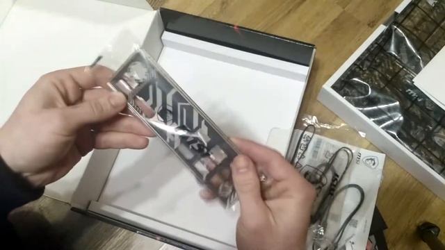 Распаковка - MSI Z370 TOMAHAWK