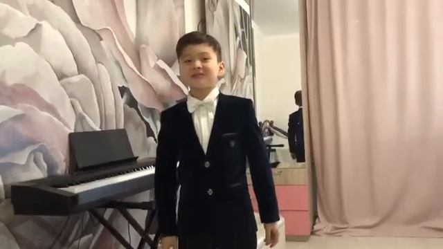 Страна читающая — Тамерлан Кушумов читает произведение «Розовый домик» М. И. Цветаевой смотреть онлайн