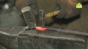 Кованый листик из куска металла